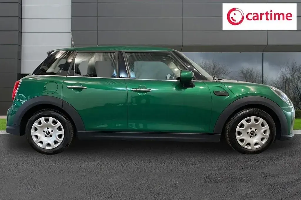 Usado Mini ONE Classic 102 CV (75 kW) 2022 Verde Utilitario
