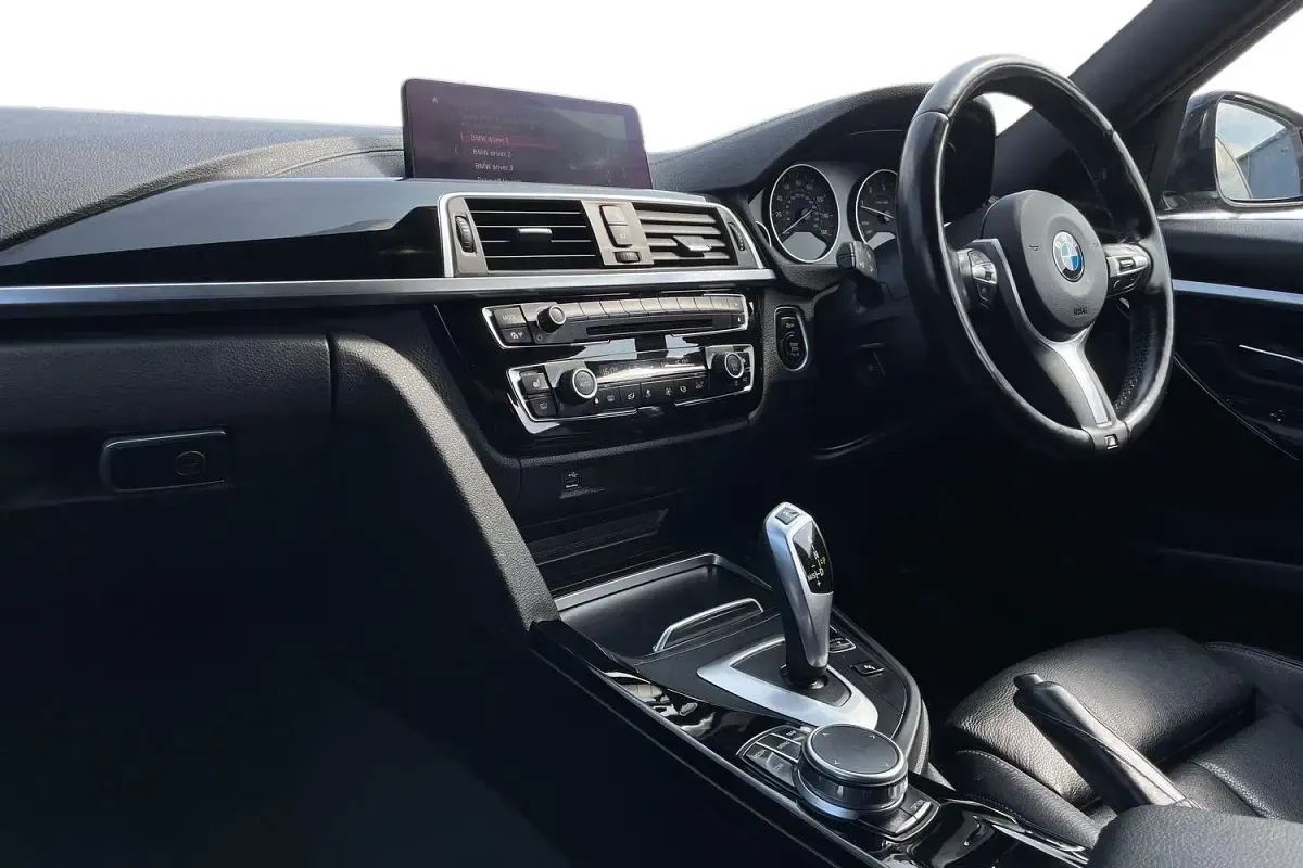 Used BMW 318 Comfort Edition 150 HP (110 kW) 2018 Silver Estate