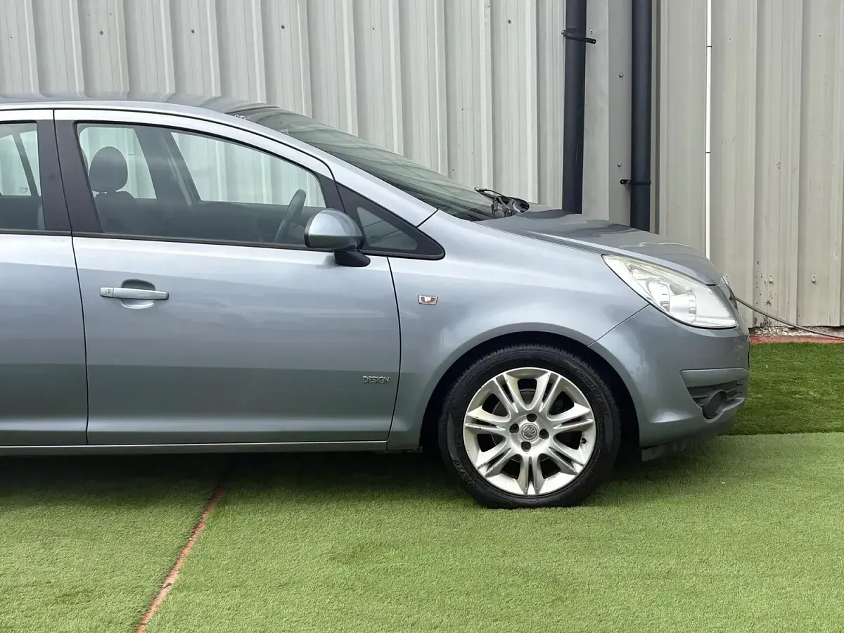 Used Vauxhall Corsa Design Edition 2009 Silver Hatchback