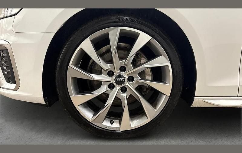 Used Audi A4 S-Line 204 HP (150 kW) 2023 White Estate