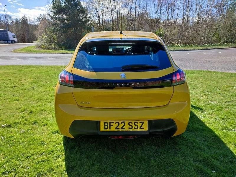 Gebraucht Peugeot 208 Active Premium 75 PS (55 kW) 2022 Gelb Kleinwagen