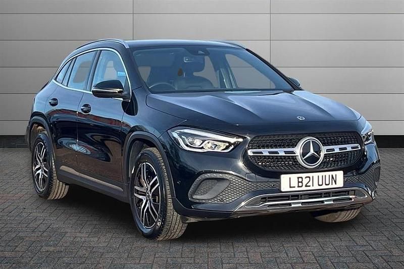 Used Mercedes GLA200 Executive 163 HP (119 kW) 2021 Cosmos black SUV