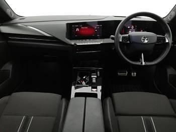 Used Vauxhall Astra 114 kW (156 HP) 2024 White Hatchback