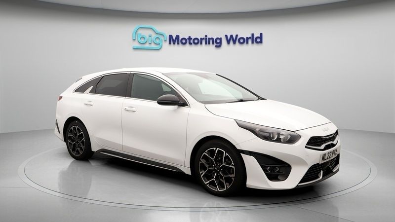 Used 2022 Kia ProCeed 2 Hatchback | £15,700 (Fair price) - Image 1/4