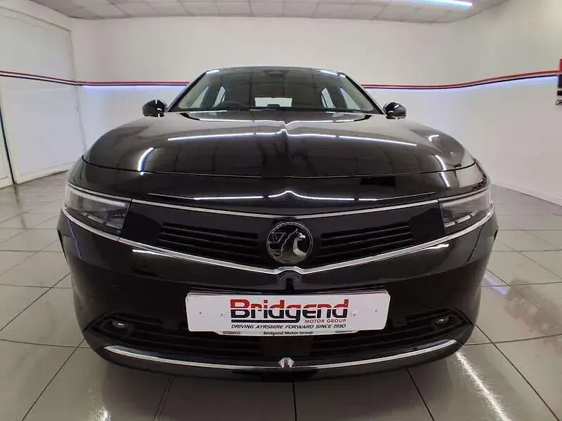 Used Vauxhall Astra Design Edition 130 HP (95 kW) 2022 Black Hatchback