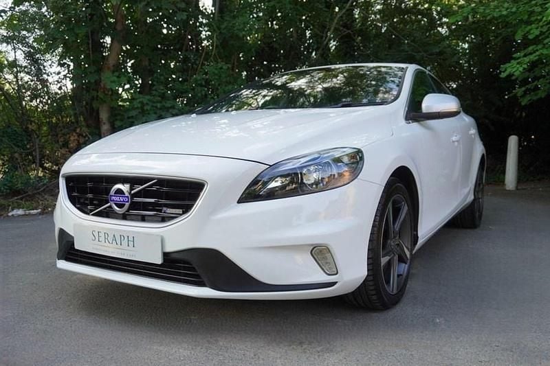 White Used 2015 Volvo V40 R-Design Estate | £9,900 (Good price) - Image 1/1