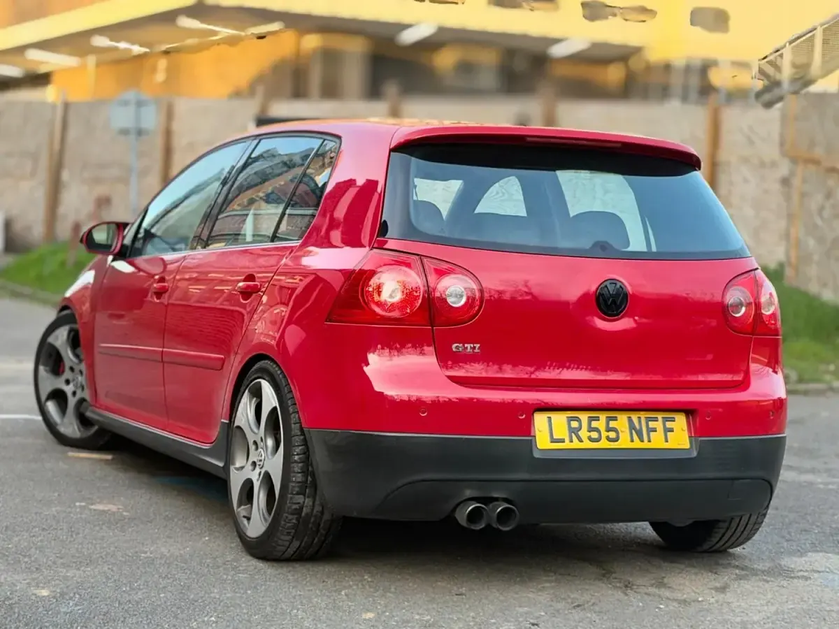 Begagnad VW Golf IV GTI 2005 Röd Halvkombi