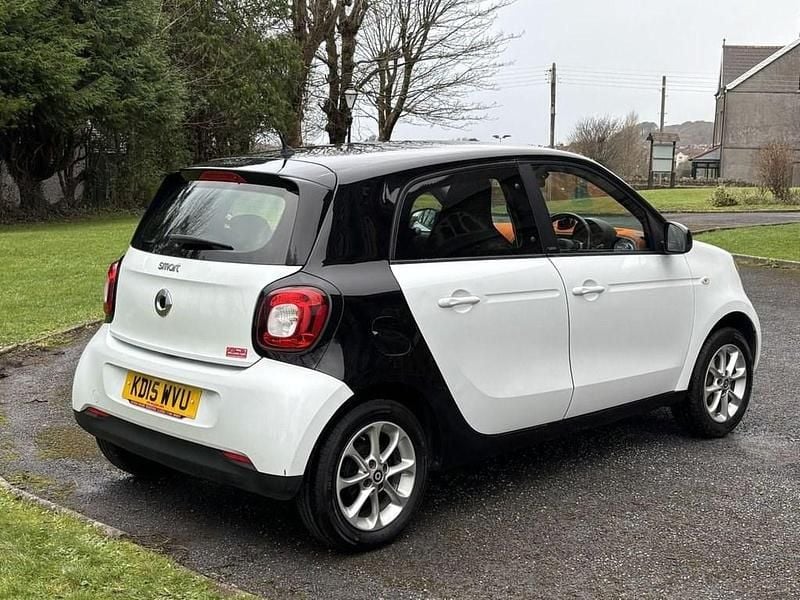 Used Smart ForFour Passion 71 HP (52 kW) 2015 White Hatchback