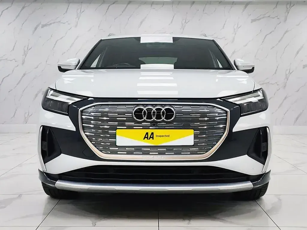 Used Audi Q4 e-tron S-Line 125 kW (170 HP) 2022 White SUV