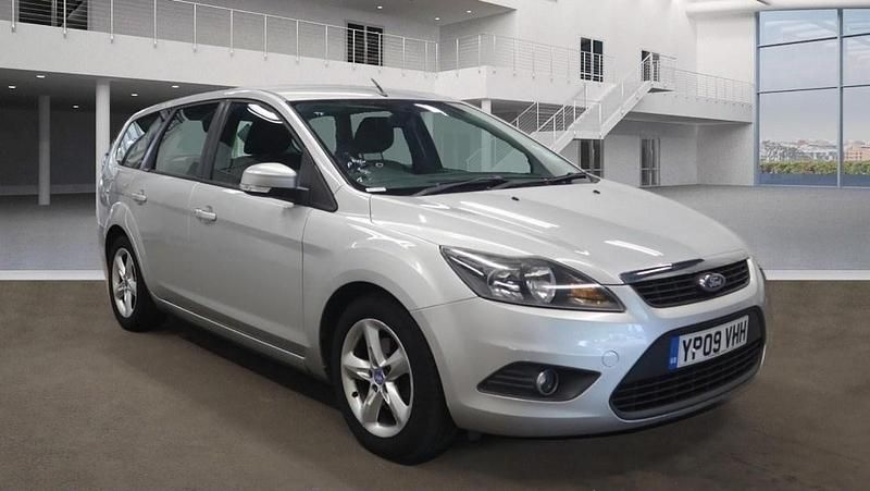 Silver Used 2009 Ford Focus Zetec Estate | £1,750 (Fair price) - Image 1/4