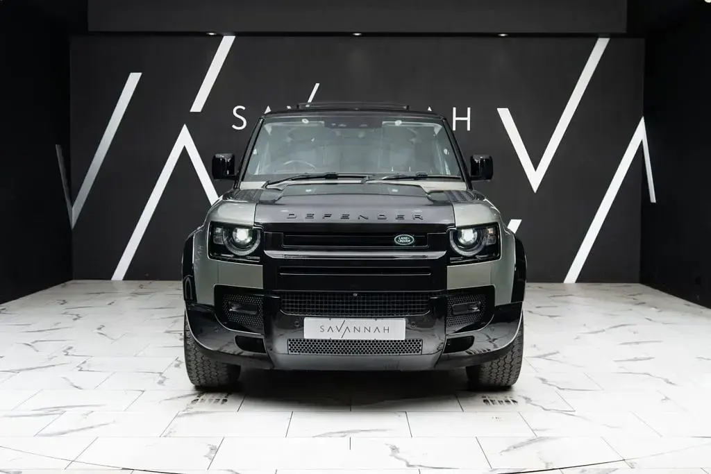 Used Land Rover Defender First Edition 240 HP (176 kW) 2020 Green SUV