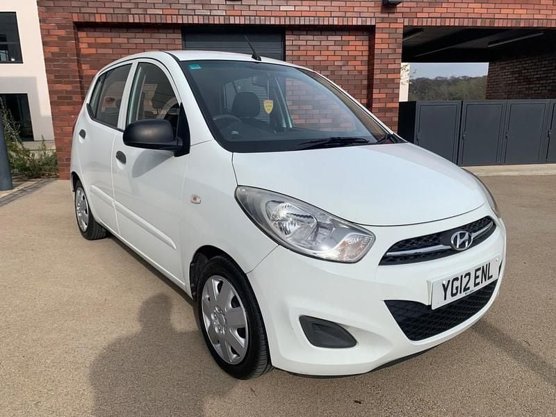 Used Hyundai i10 Classic 85 HP (62 kW) 2012 White Hatchback