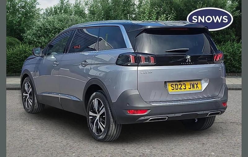 Usado Peugeot 5008 GT 131 HP (96 kW) 2023 Cinzento SUV