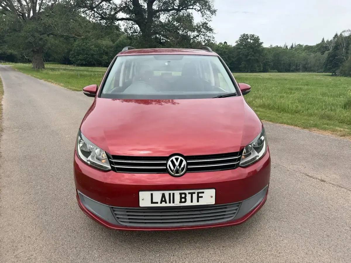 Used VW Touran S 105 HP (77 kW) 2011 Red MPV