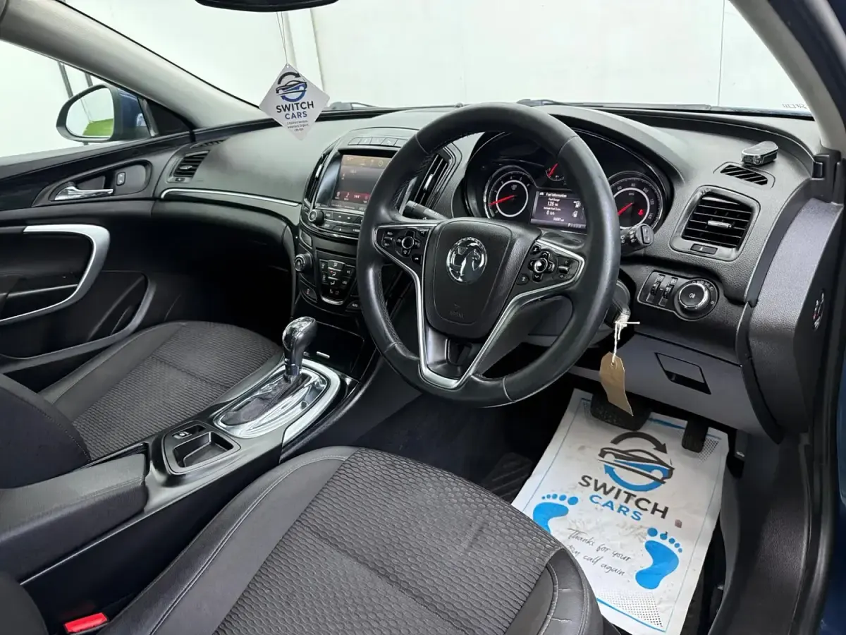 Used Vauxhall Insignia 136 HP (100 kW) 2015 Blue Estate