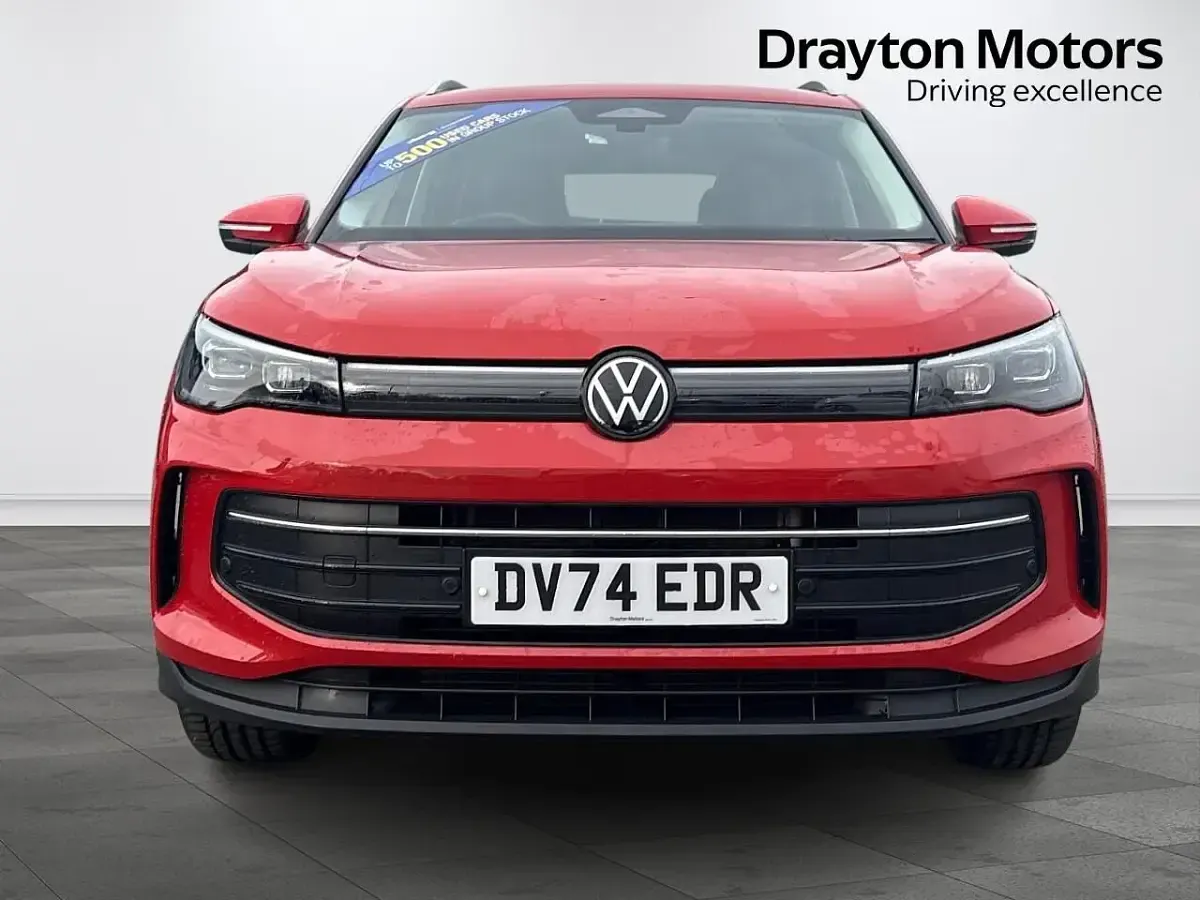 Używany VW Tiguan Match 150 KM (110 kW) 2024 Czerwony SUV