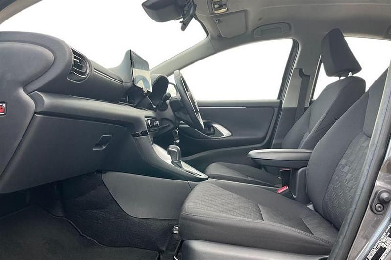 Used Toyota Yaris Hybrid 116 HP (85 kW) 2025 Decuma grey Hatchback