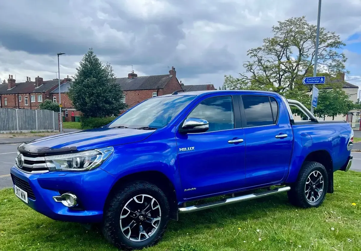 Käytetty Toyota HiLux 150 HP (110 kW) 2017 Sininen Nouto