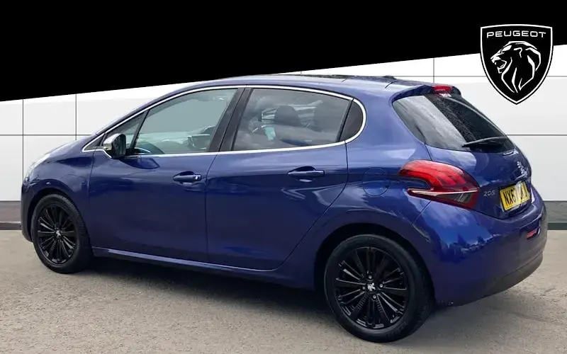 Used Peugeot 208 Allure Premium 82 HP (60 kW) 2017 Blue Hatchback