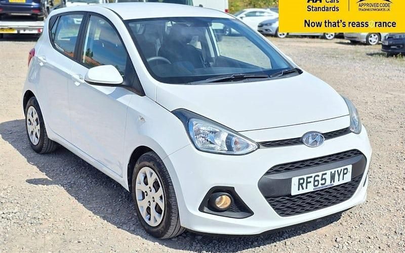 White Used 2015 Hyundai i10 SE Hatchback | £8,788 (Fair price) - Image 1/4