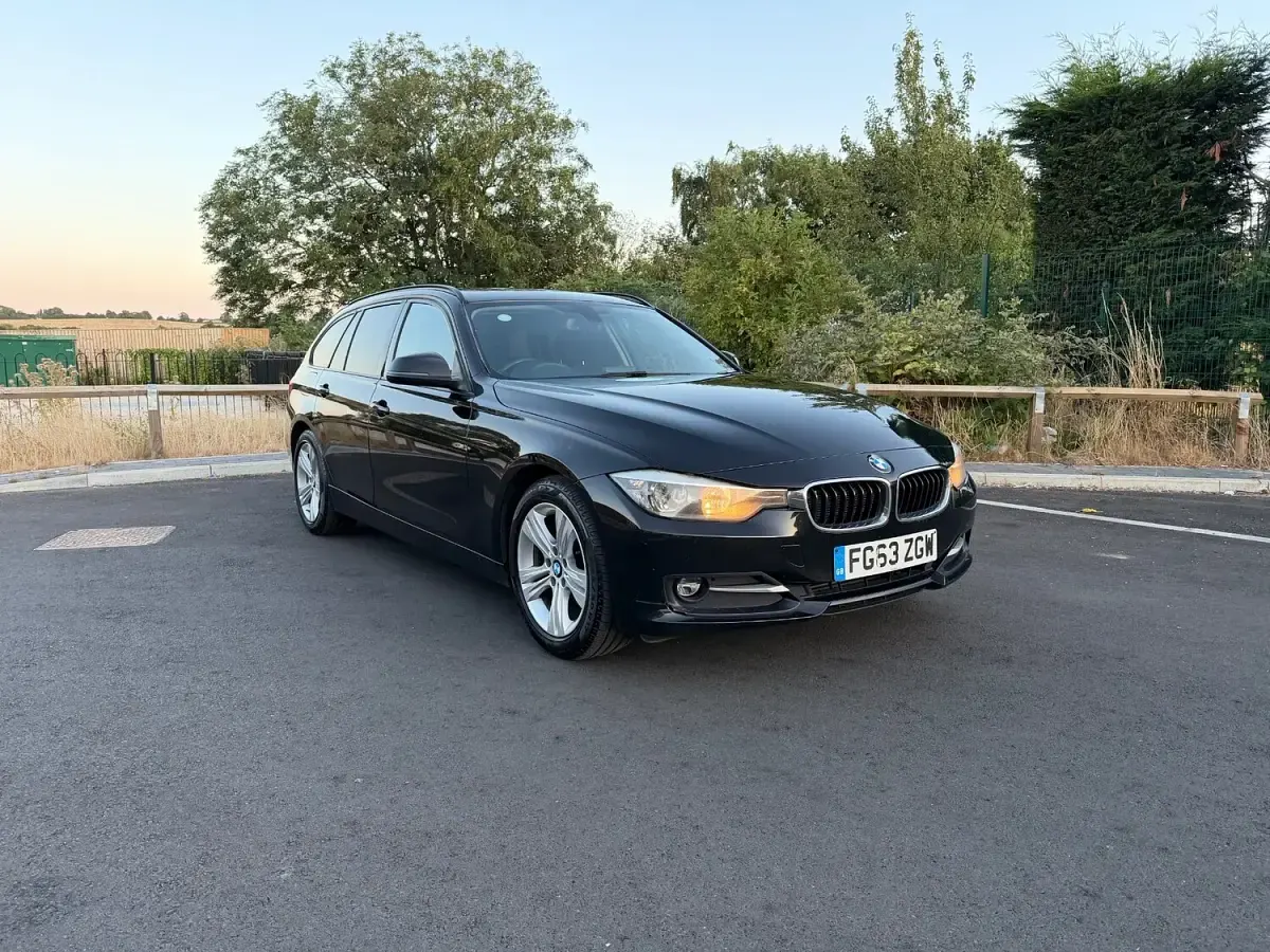 Used BMW 318 Sport Line 2013 Black Estate