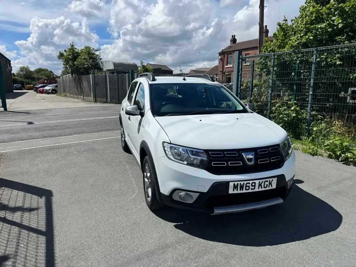 Used Dacia Sandero Comfort 90 HP (66 kW) 2019 White Hatchback