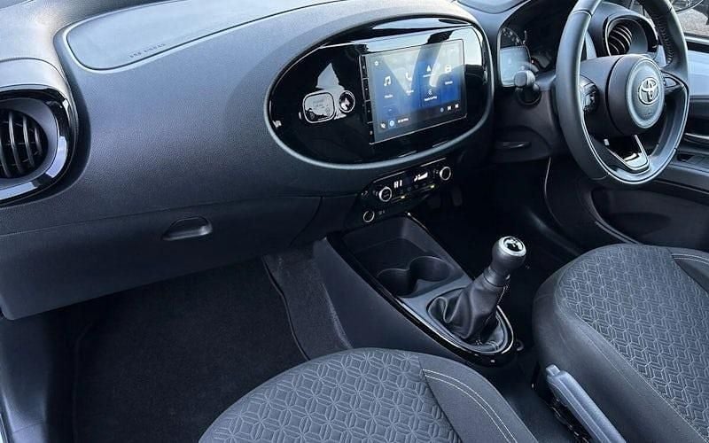 Used Toyota Aygo X 72 HP (52 kW) 2024 White SUV