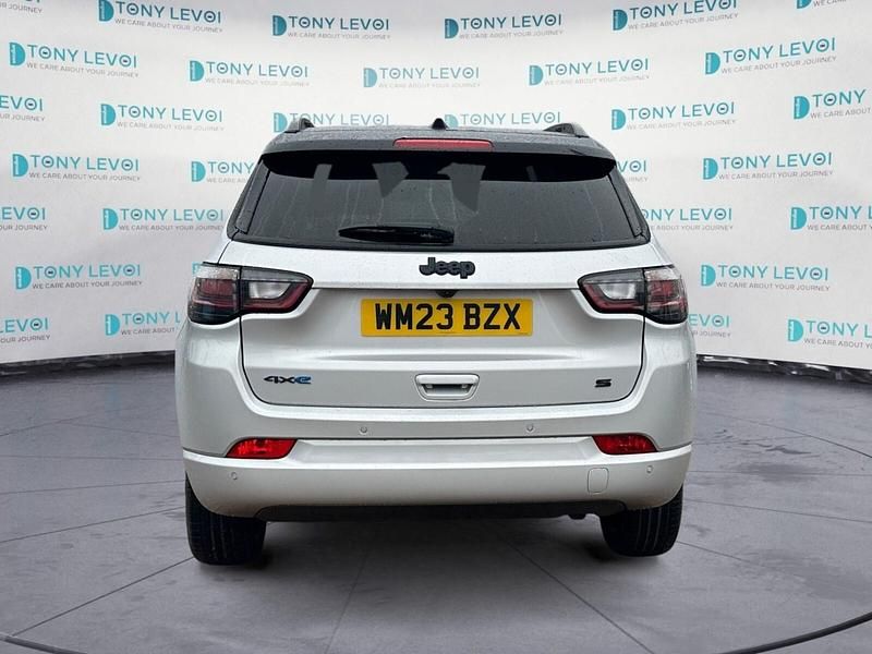 Used Jeep Compass 237 HP (174 kW) 2023 Silver/black SUV