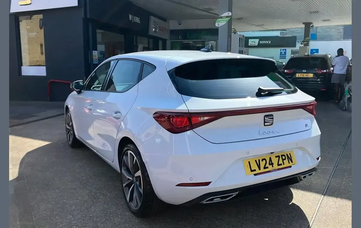 Used Seat Leon FR Sport 272 HP (200 kW) 2024 White Hatchback