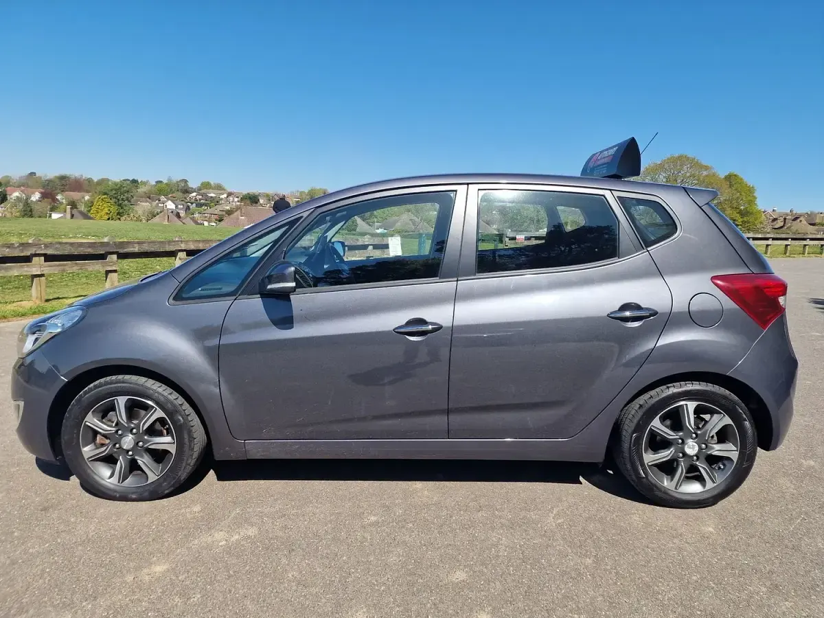 Used Hyundai ix20 SE 90 HP (66 kW) 2017 Grey Hatchback