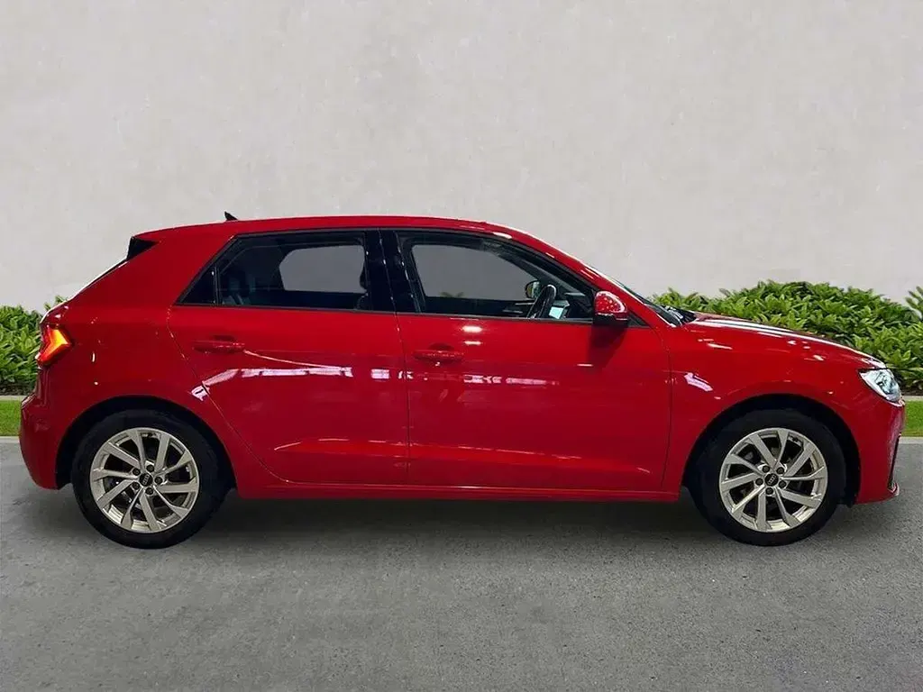Usado Audi A1 Sport 94 HP (69 kW) 2023 Vermelho SUV