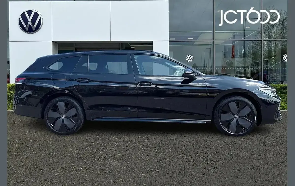 Nuevo VW Passat R-line 204 CV (150 kW) 2026 Negro Familiar
