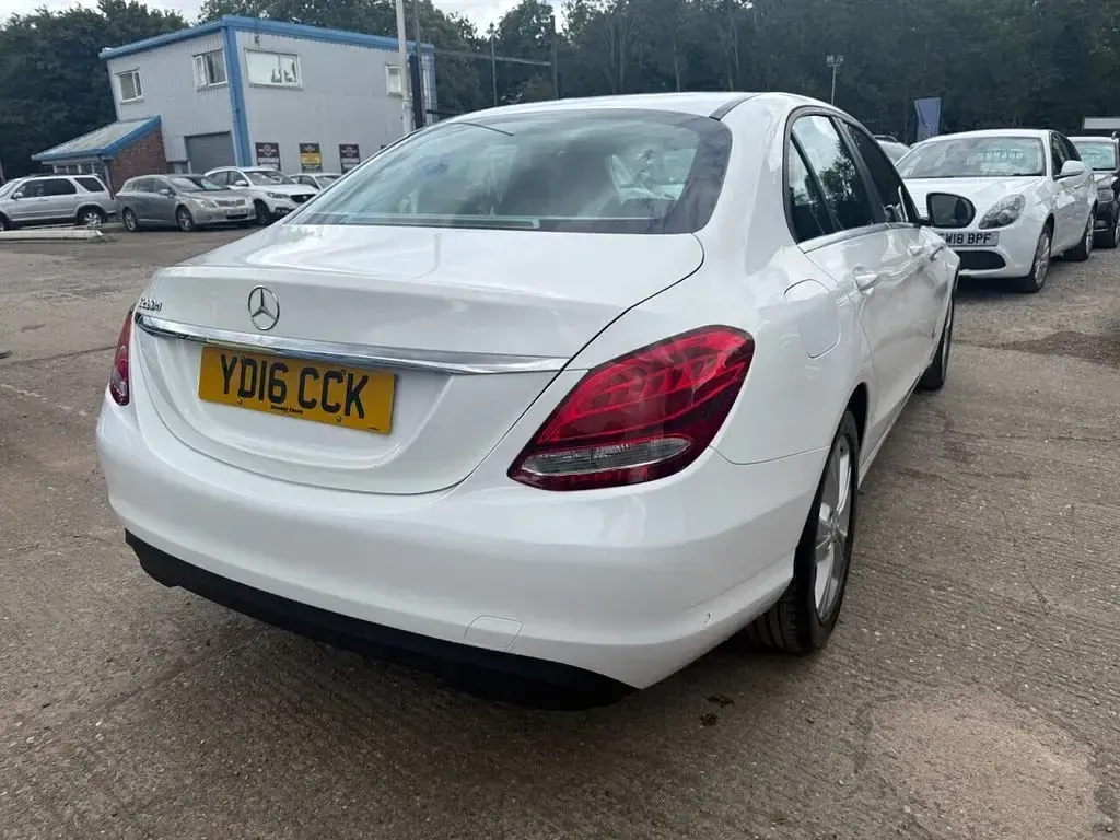 Used Mercedes C200 Executive 136 HP (100 kW) 2016 White Sedan