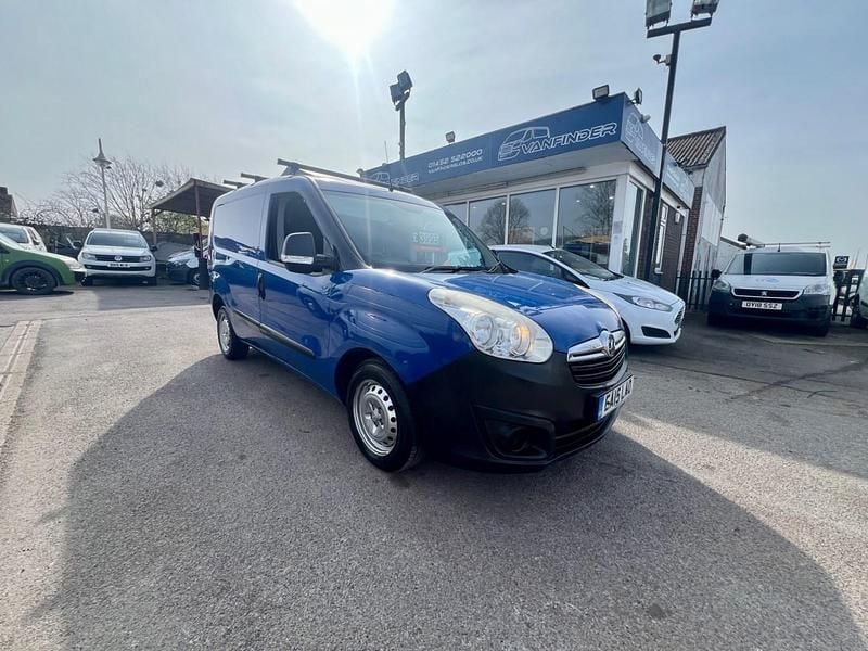 Used Vauxhall Combo 105 HP (77 kW) 2015 Blue MPV