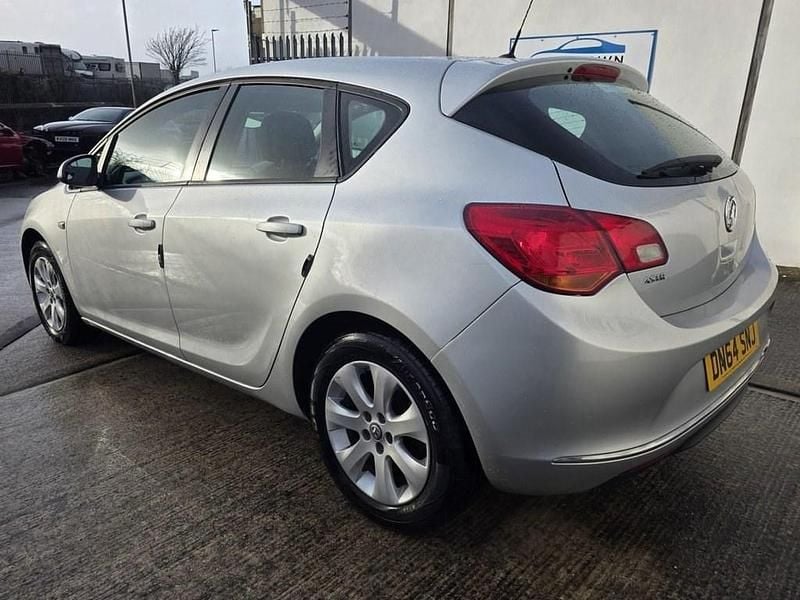 Second-hand Vauxhall Astra Design Edition 100 CP (73 kW) 2014 Argintiu Hatchback