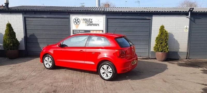 Used VW Polo SE 60 HP (44 kW) 2014 Red Hatchback