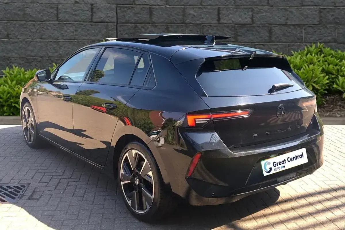 Used Vauxhall Astra Ultimate 113 kW (154 HP) 2024 Black Hatchback