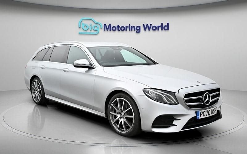 Usado Mercedes E200 AMG line 184 CV (135 kW) 2020 Plateado Familiar