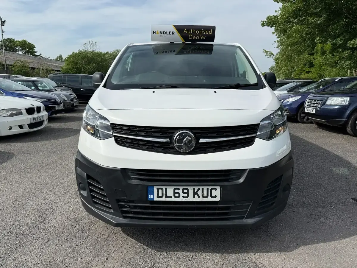 Used Vauxhall Vivaro Edition 120 HP (88 kW) 2019 White MPV