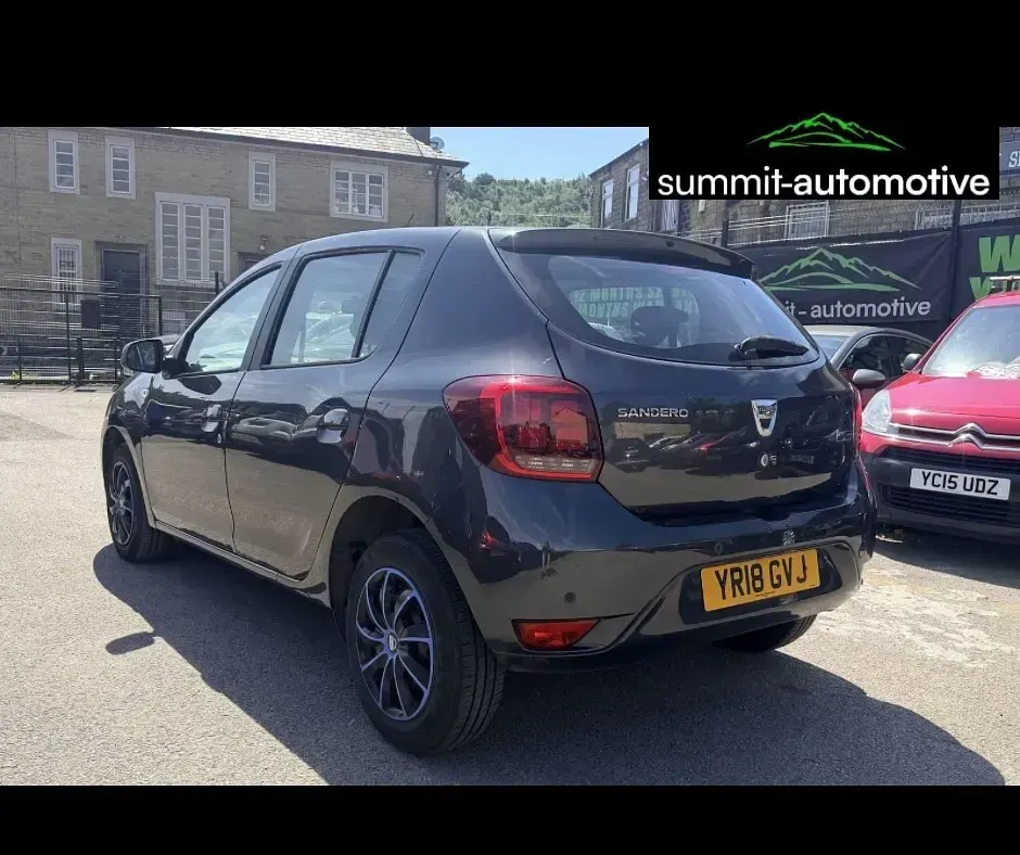 Used Dacia Sandero Lauréate 90 HP (66 kW) 2018 Grey Hatchback