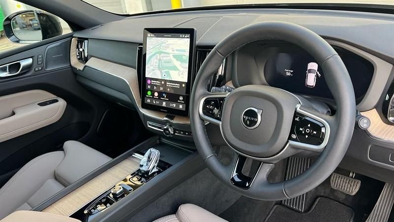 Used Volvo XC60 Plus 250 HP (183 kW) 2025 Gold SUV