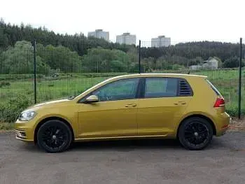 Used VW Golf VII SE 150 HP (110 kW) 2017 Yellow Hatchback
