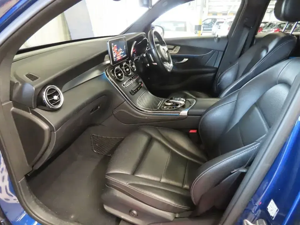 Used Mercedes GLC250 AMG line 211 HP (155 kW) 2018 Blue SUV