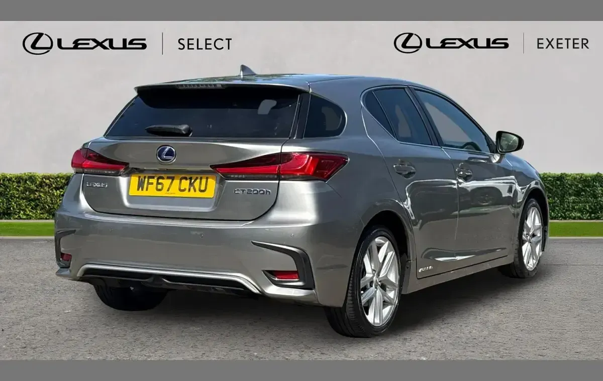 Used Lexus CT200h 134 HP (98 kW) 2017 Silver Hatchback