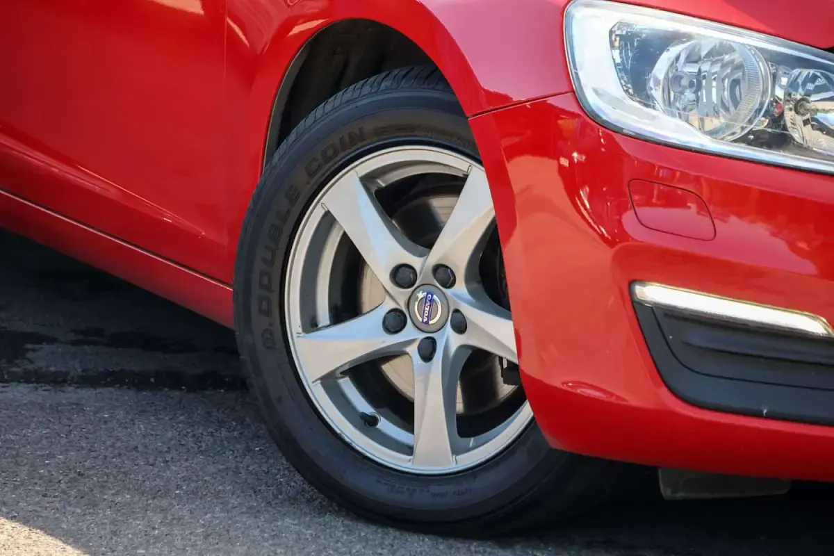 Used Volvo V60 Business Edition 190 HP (139 kW) 2016 Red Estate