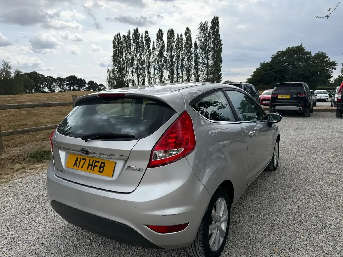 Used Ford Fiesta Zetec 82 HP (60 kW) 2009 Silver Hatchback