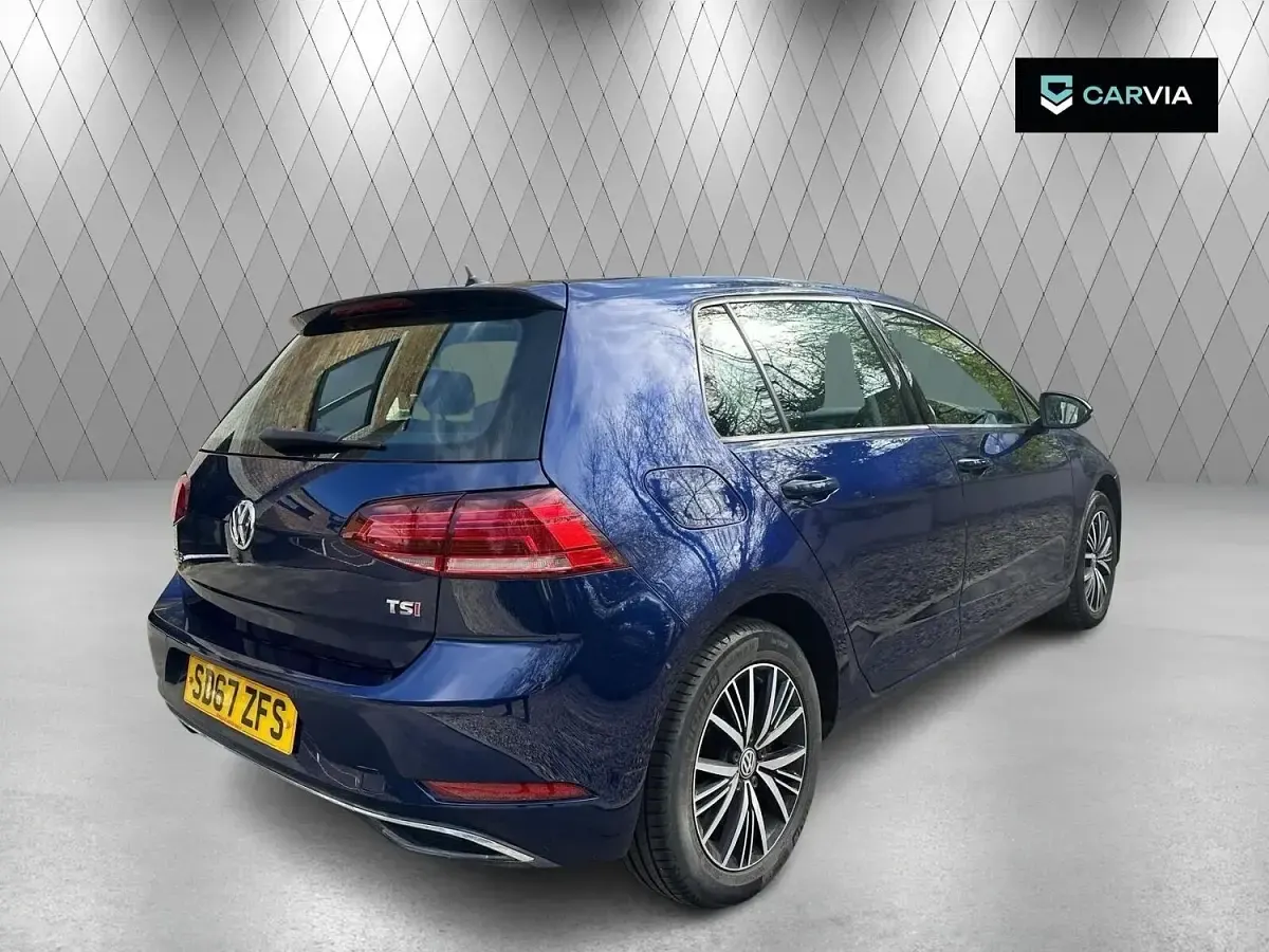 Used VW Golf VII SE 125 HP (91 kW) 2017 Blue Hatchback