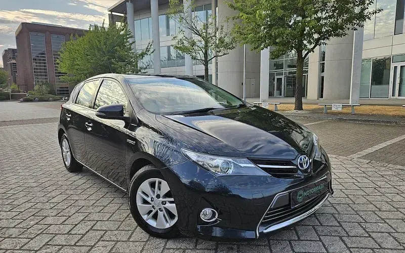 Used Toyota Auris Hybrid 136 HP (100 kW) 2014 Hatchback