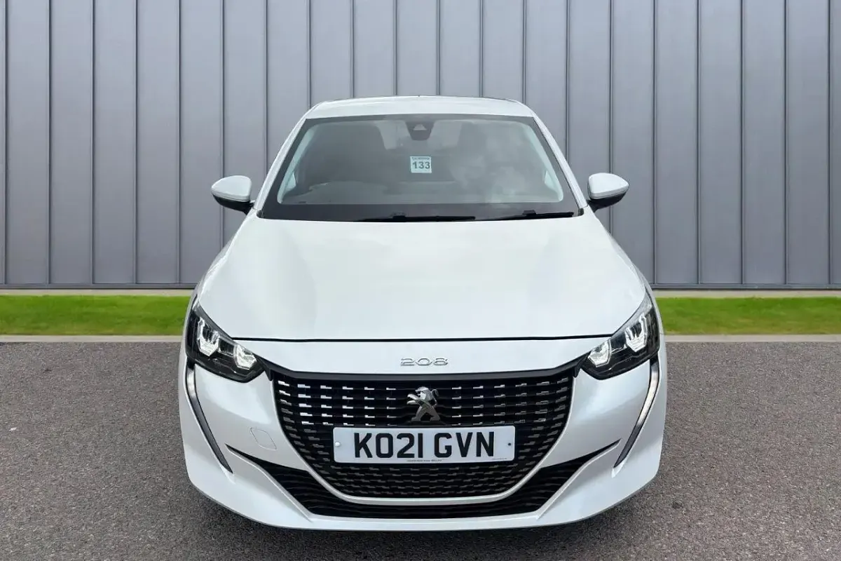 Used Peugeot 208 Allure Premium 99 HP (72 kW) 2021 White Hatchback