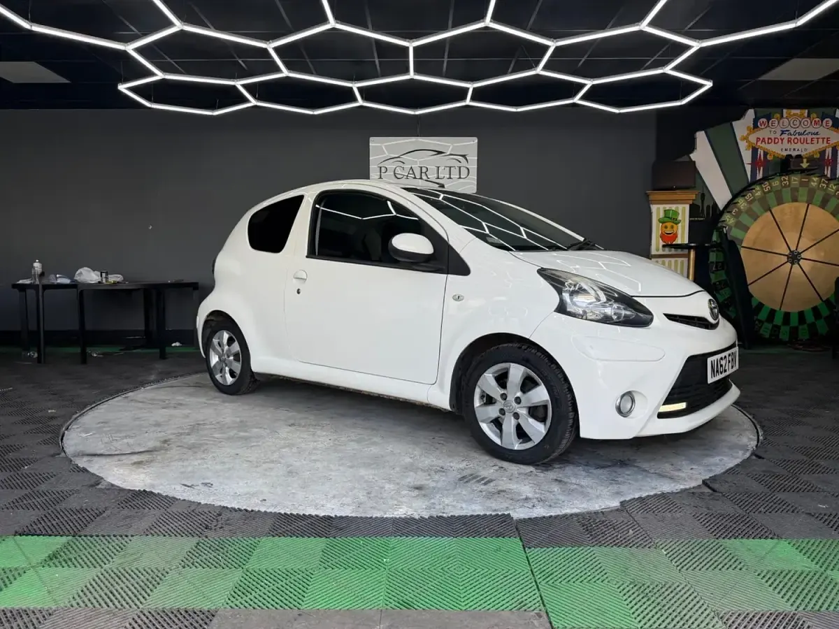 Used Toyota Aygo 68 HP (50 kW) 2012 White Hatchback